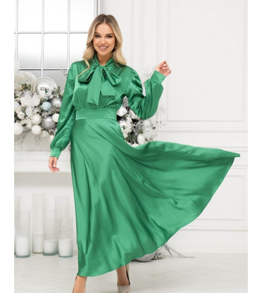 Зелена шовкова сукня з бантом