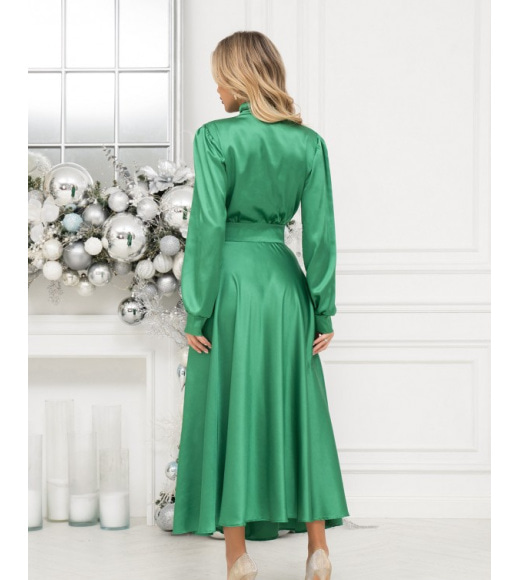 Зеленое шелковое платье с бантом