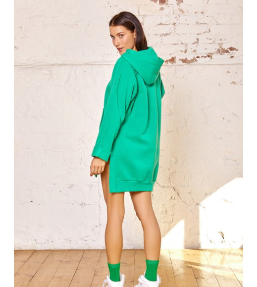 Зеленое теплое платье-толстовка с разрезами