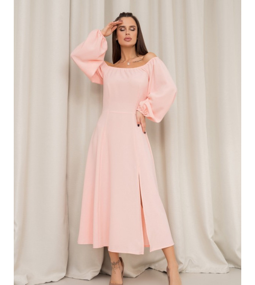 Розовое ретро платье с открытыми плечами
