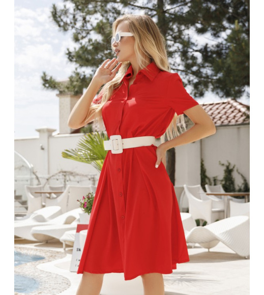 Красное платье-рубашка с короткими рукавами