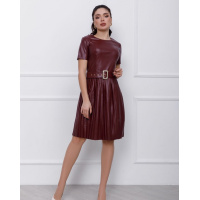 Бордовое кожаное платье с плиссировкой