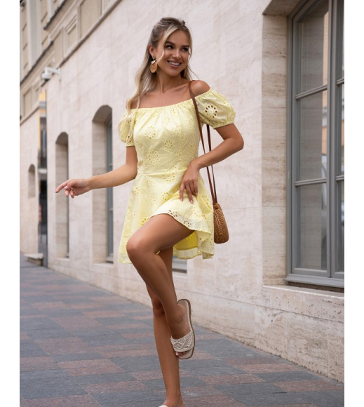 Жовта сукня з полірованої прошви