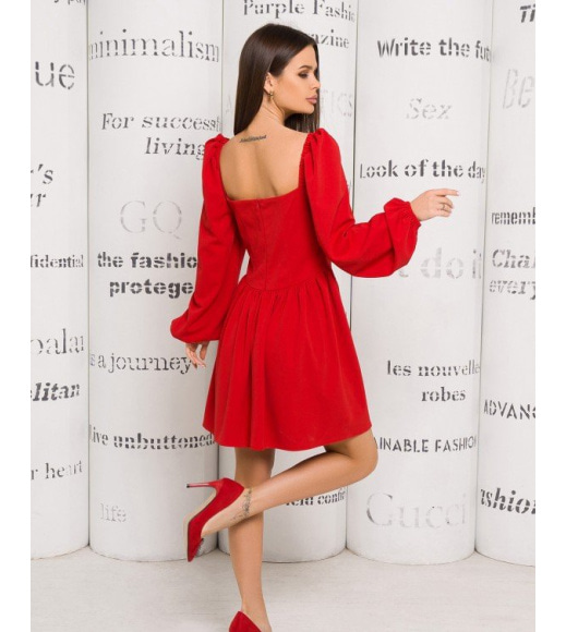 Красное платье с бюстье
