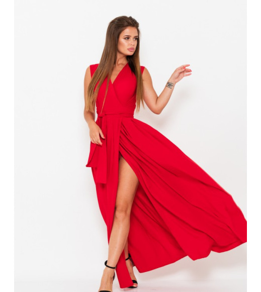Красное длинное платье-халат на запах