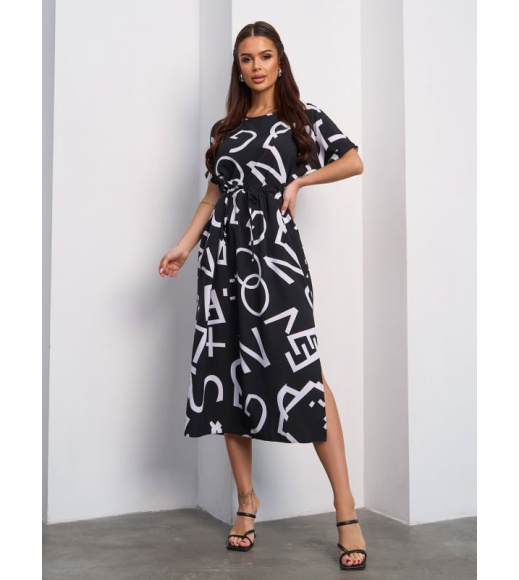 Черно-белое платье на кулиске с боковыми разрезами