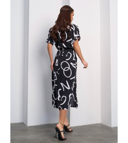 Черно-белое платье на кулиске с боковыми разрезами