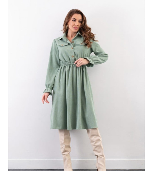 Зеленое вельветовое платье-рубашка с длинными рукавами