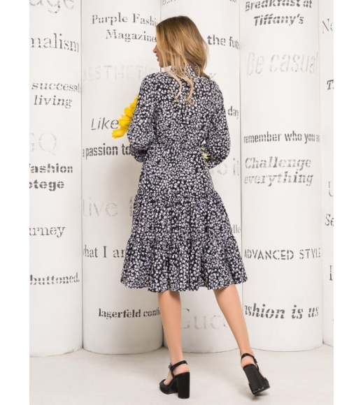 Черно-белое расклешенное платье на кулиске