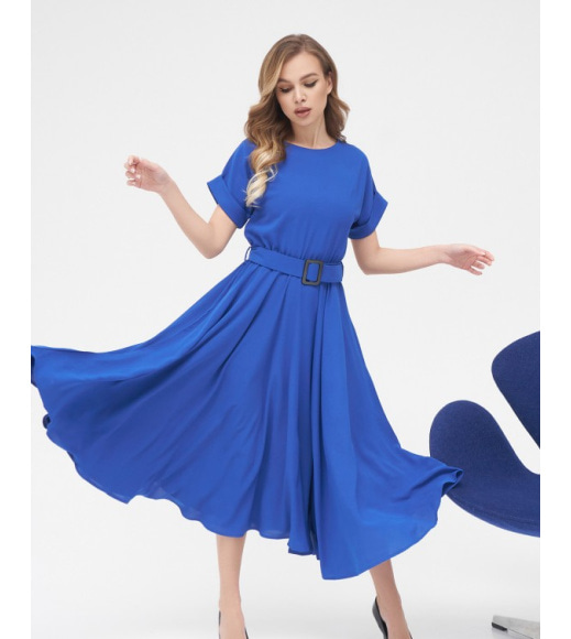 Синее классическое платье с расклешенным низом