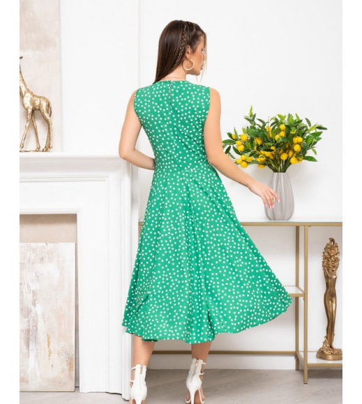 Зеленое в горошек платье без рукавов