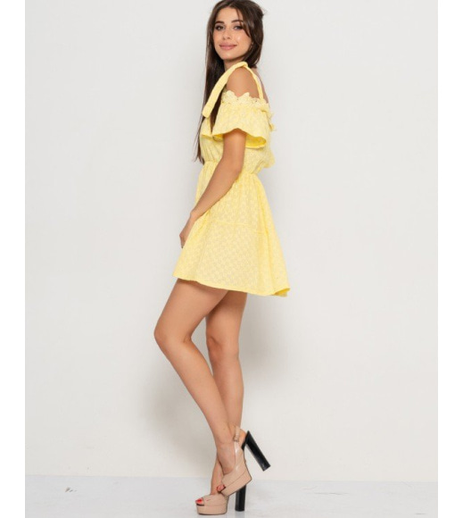 Желтое коттоновое платье с открытыми плечами