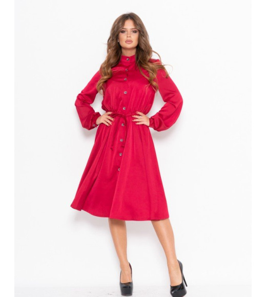 Красное сатиновое платье с пуговицами и кулиской