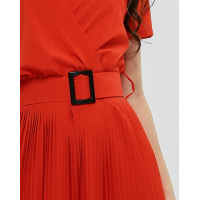 Оранжевое приталенное платье с плиссировкой
