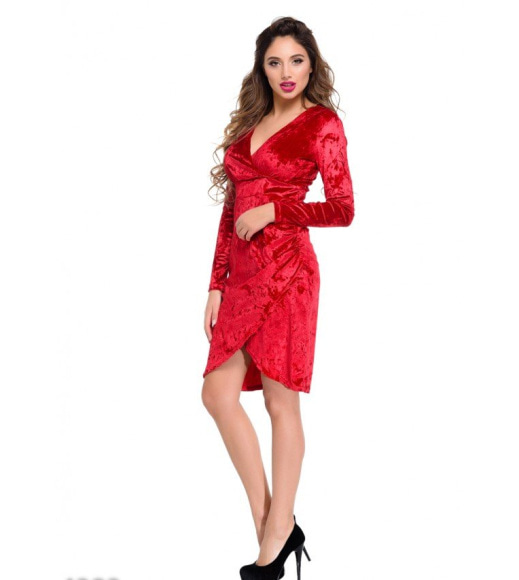 Красное велюровое вечернее платье с имитацией запаха