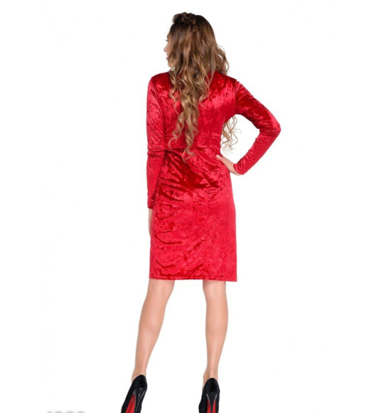 Красное велюровое вечернее платье с имитацией запаха