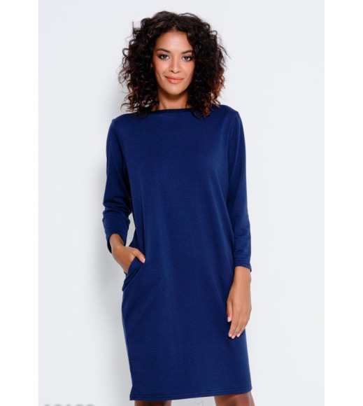 Темно-синє трикотажне плаття з довгими рукавами і кишенями