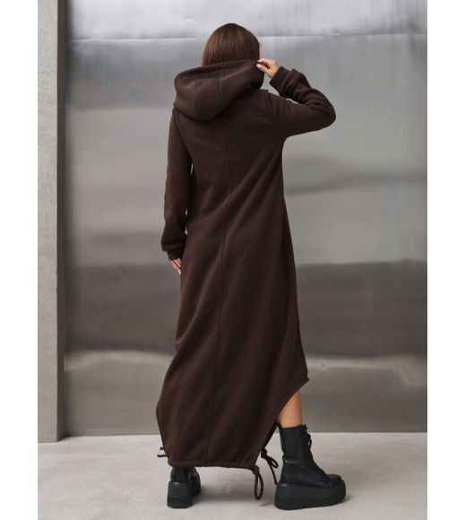 Темно-коричневое утепленное платье с асимметричным низом