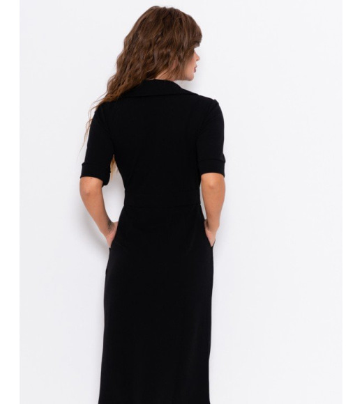 Черное приталенное платье-рубашка с карманами