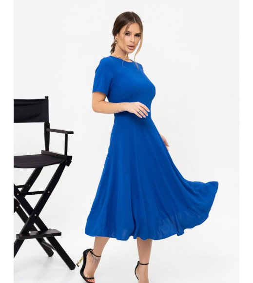 Синее платье классического кроя