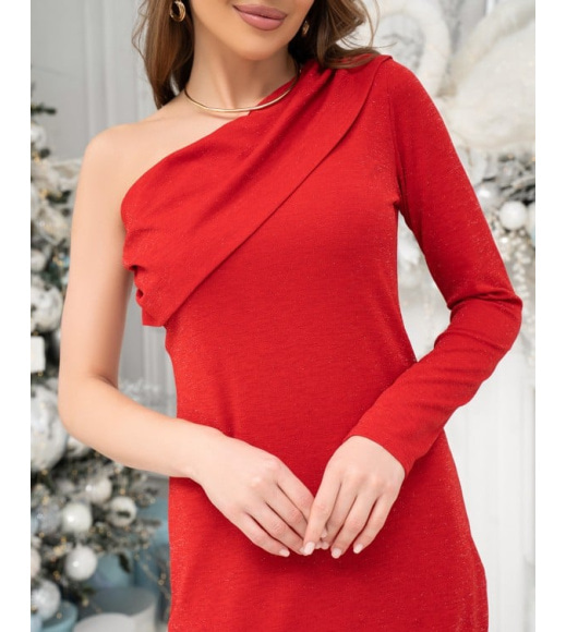 Червона сукня з драпіруванням та відкритим плечем