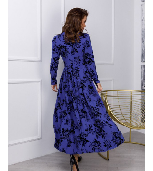 Синє класичне плаття з фактурним принтом