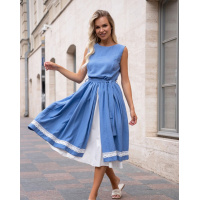 Льняное голубое платье с расклешенным низом