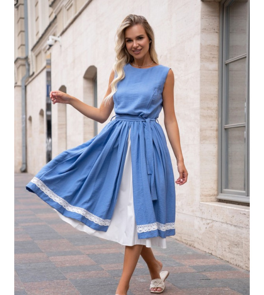Льняное голубое платье с расклешенным низом