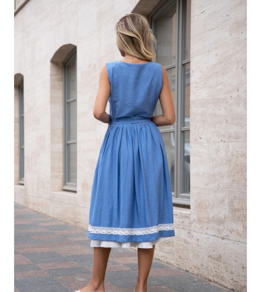 Льняное голубое платье с расклешенным низом