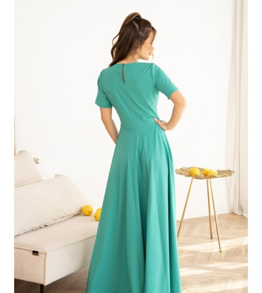 Зеленое классическое платье с короткими рукавами