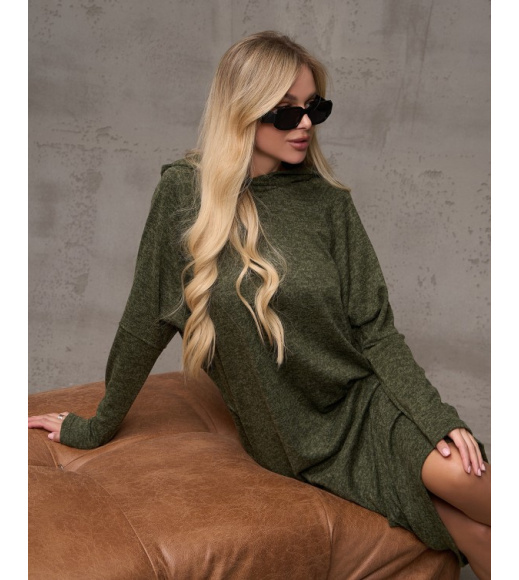 Ангоровое платье цвета хаки кроя летучая мышь