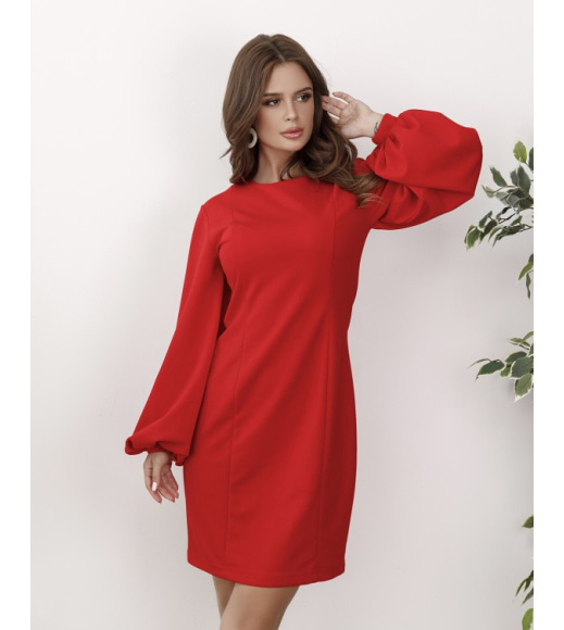 Красное облегающее платье с рукавами-кардинал