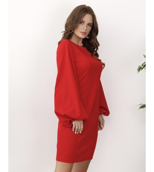 Красное облегающее платье с рукавами-кардинал