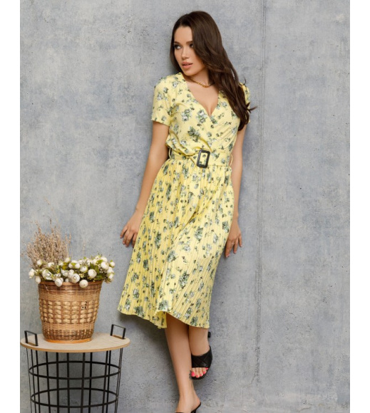 Жовта сукня з плісировкою і квітковим принтом
