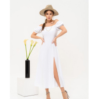 Белое льняное платье с открытыми плечами