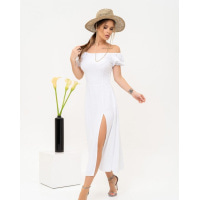 Белое льняное платье с открытыми плечами