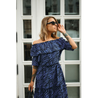 Короткое свободное синее платье в принт зебра с открытыми плечами и рюшей Seventeen 2006.5190