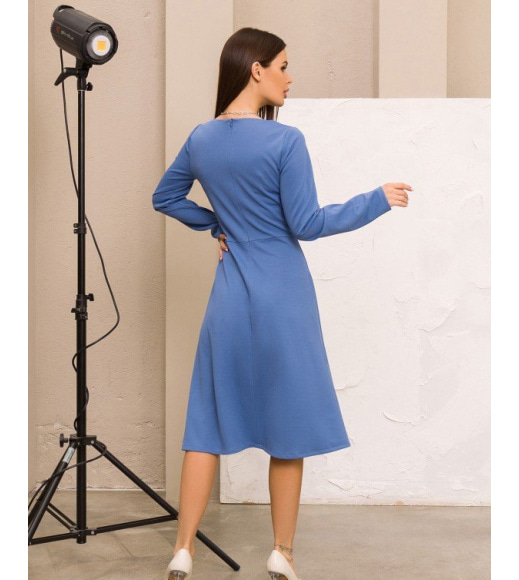 Синє класичне плаття з довгими рукавами