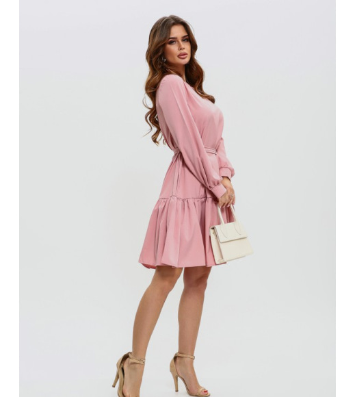 Розовое свободное платье с воланом