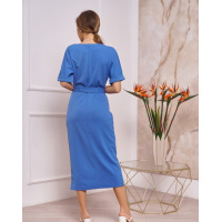 Блакитна однотонна сукня з розрізом та короткими рукавами