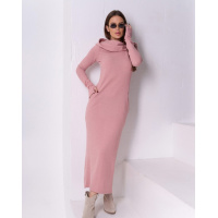 Розовое ангоровое длинное платье с капюшоном-хомутом