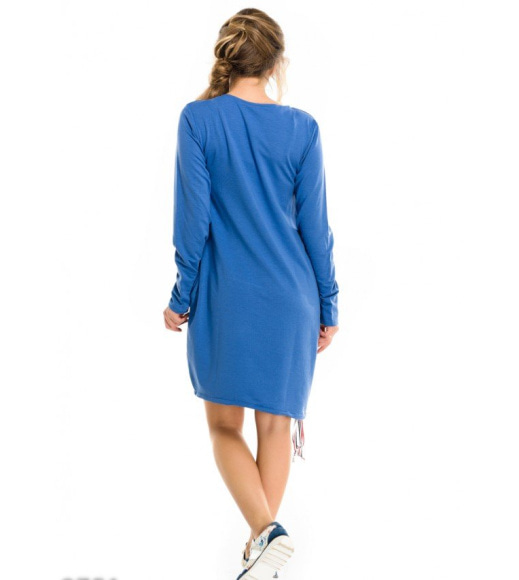 Голубое свободное платье с бантом из тесьмы у подола