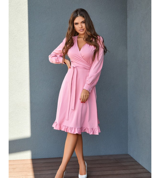 Розовое классическое платье кроя на запах