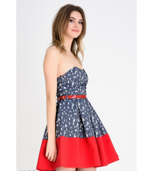 Серое пышное платье-бюстье с пышной юбкой и красной отделкой