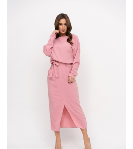 Розовое платье с карманами и геометрическим кроем