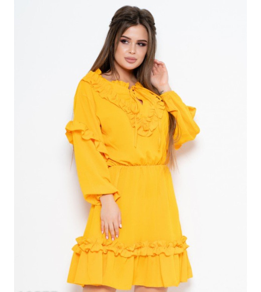 Жовте плаття з рюшами і довгими рукавами