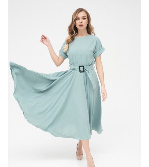 Классическое платье цвета хаки с расклешенным низом