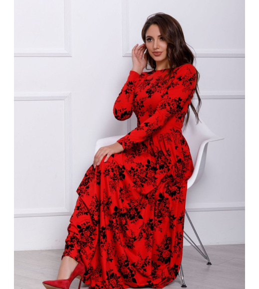 Красное длинное платье с фактурным принтом