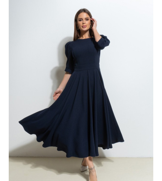 Темно-синее платье с декоративной спинкой