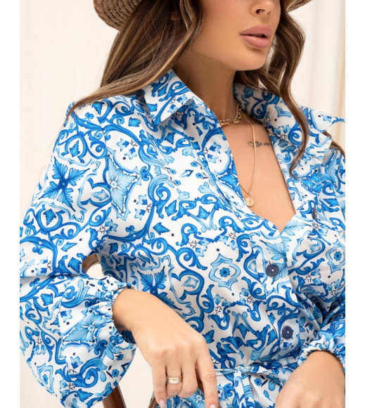 Голубое платье-рубашка с клиньями и орнаментом